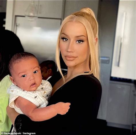 Rapper Iggy Azalea shares rare photo of her adorable。